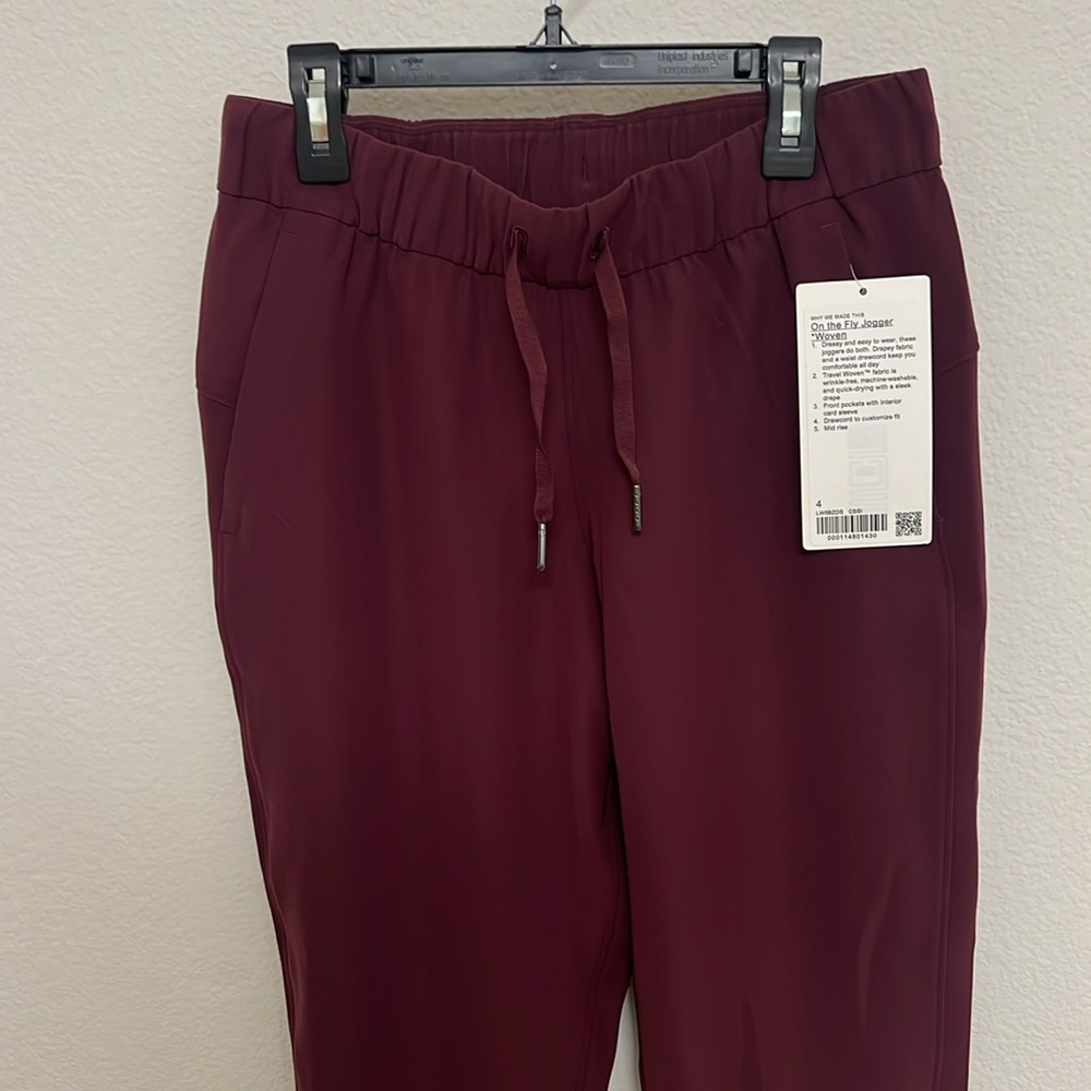 NWT! Lulu lemon On The Fly Joggers 28” Woven Cassis Maroon size 4 - Picture 6 of 12